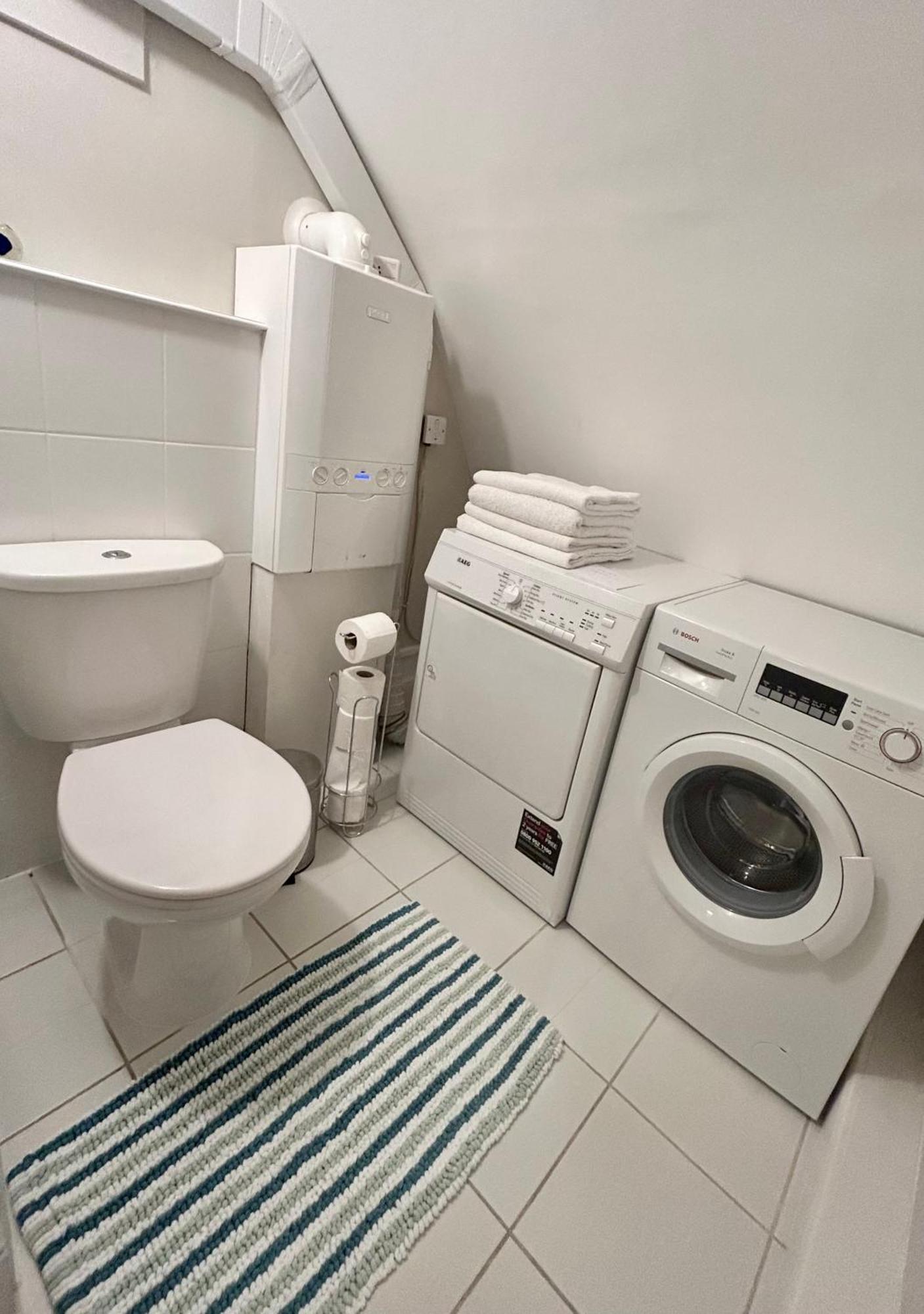 Spacious Comfortable Flat With Free Parking In East Finchley, Muswell Hill & Close To Alexandra Palace ロンドン エクステリア 写真
