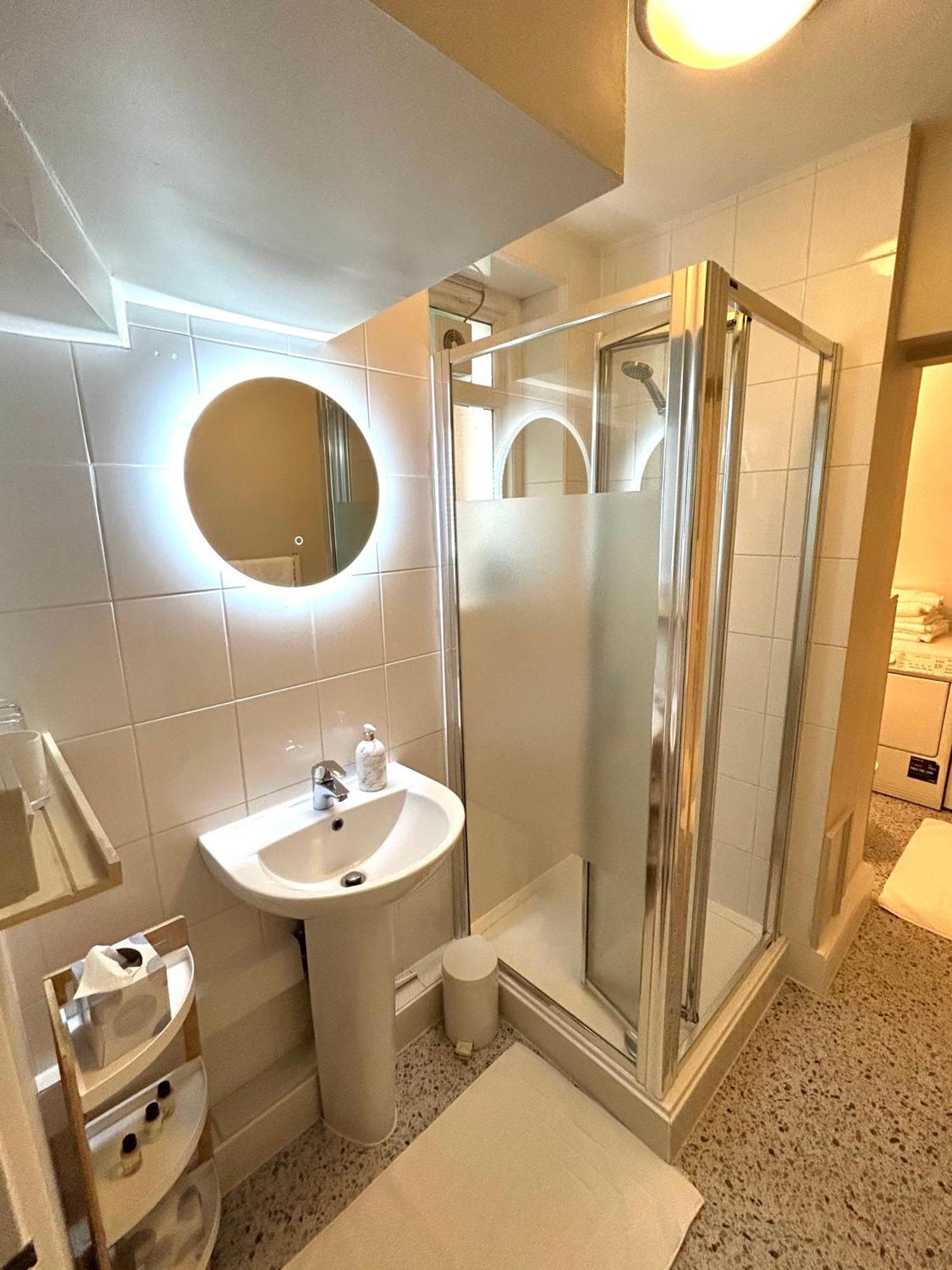 Spacious Comfortable Flat With Free Parking In East Finchley, Muswell Hill & Close To Alexandra Palace ロンドン エクステリア 写真