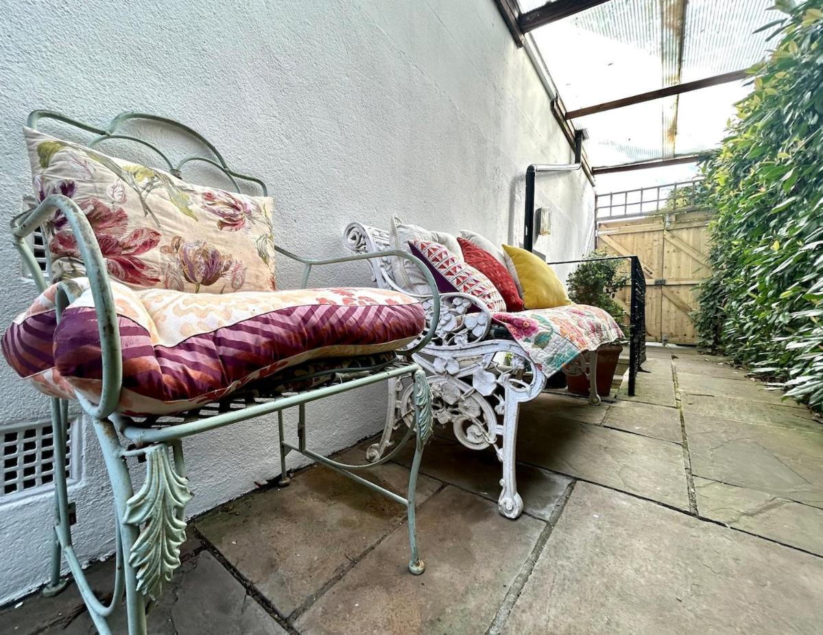 Spacious Comfortable Flat With Free Parking In East Finchley, Muswell Hill & Close To Alexandra Palace ロンドン エクステリア 写真